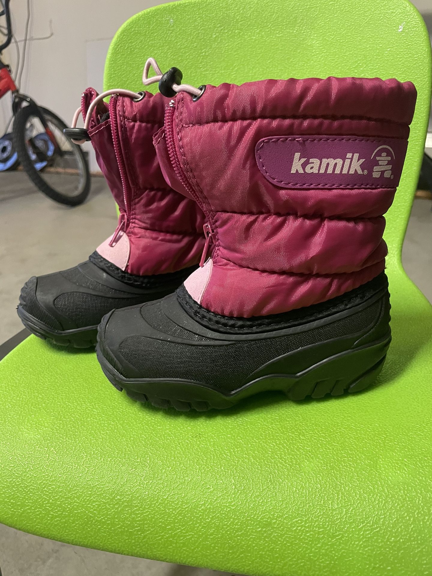 Toodler Snow Boot Size 9