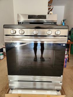 Brand New Samsung 30" Smart Gas Range - Air Fry, Convection, Stainless Steel (Minor Cosmetic Dent)