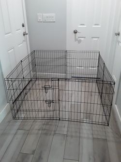 Pets Gate enclosure 8 Panels 24 Inches Height 