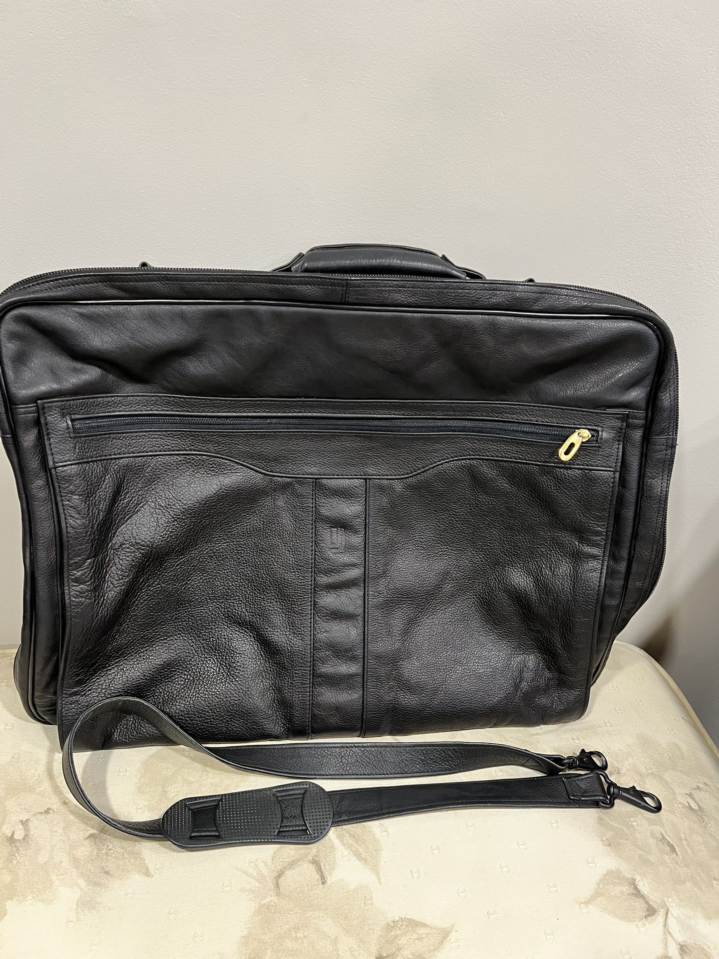 Jefferjee’s Vintage Garment Bag Leather Black