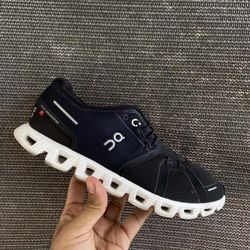 On Cloud 5 Running Shoes in Black/White, 