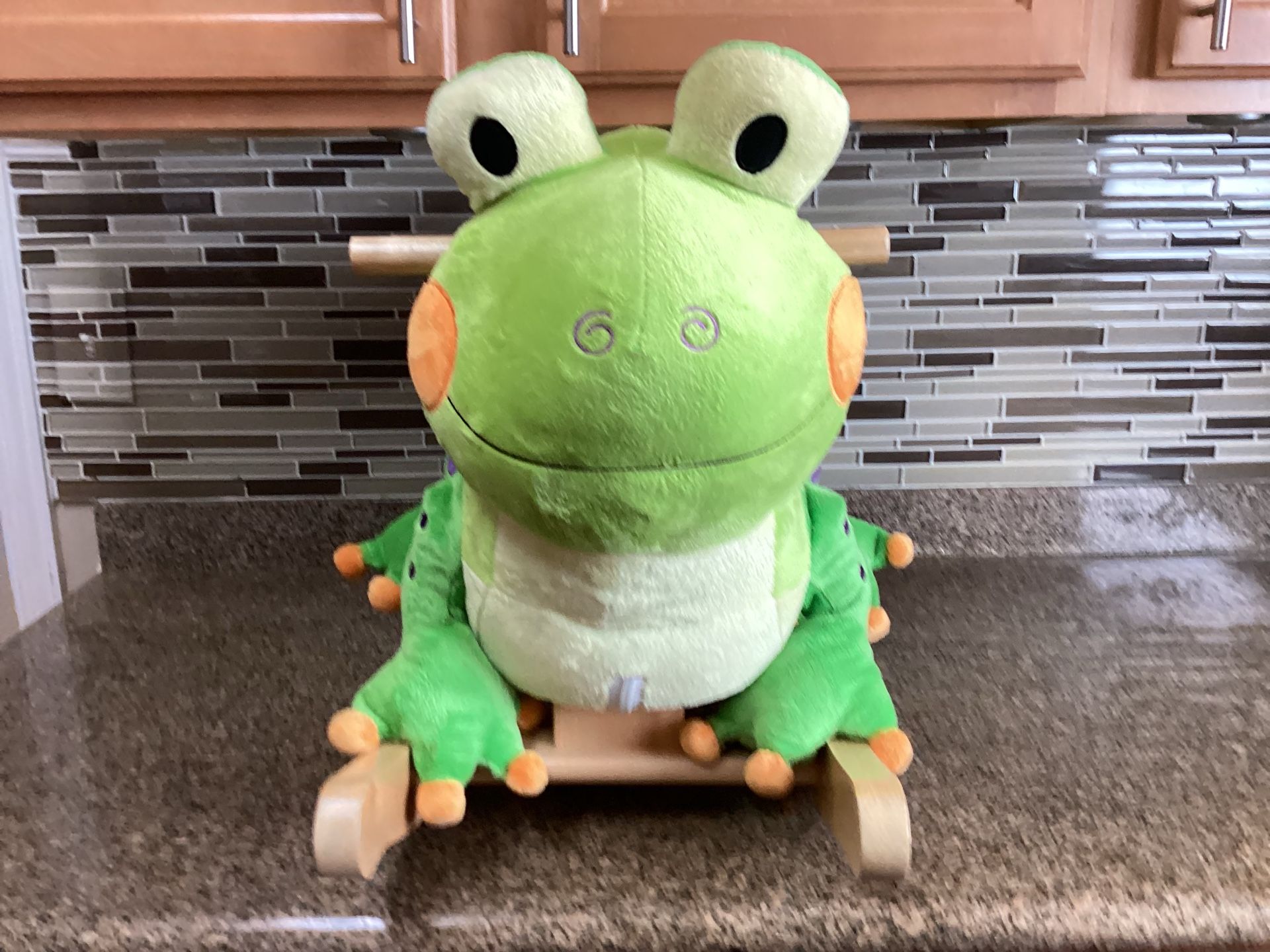Kids Rocker-Rockabye Gregory Grasshopper. (S)