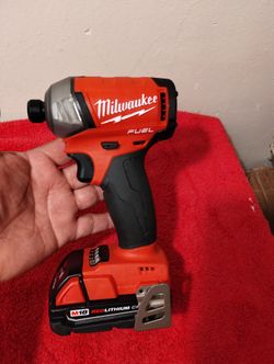 M18 MILWAUKEE FUEL Surge Impacto Con Batería $$135