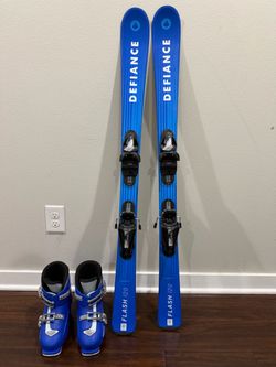 Defiance Flash 120 Kids Skis with Boots