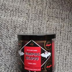 VAMPIRE BLOOD BATH & BODY WORKS CANDLE