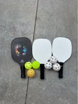 Pickleball racket set with balls