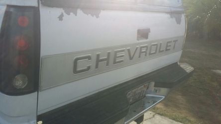 Chevy c/k tailgate and tail light