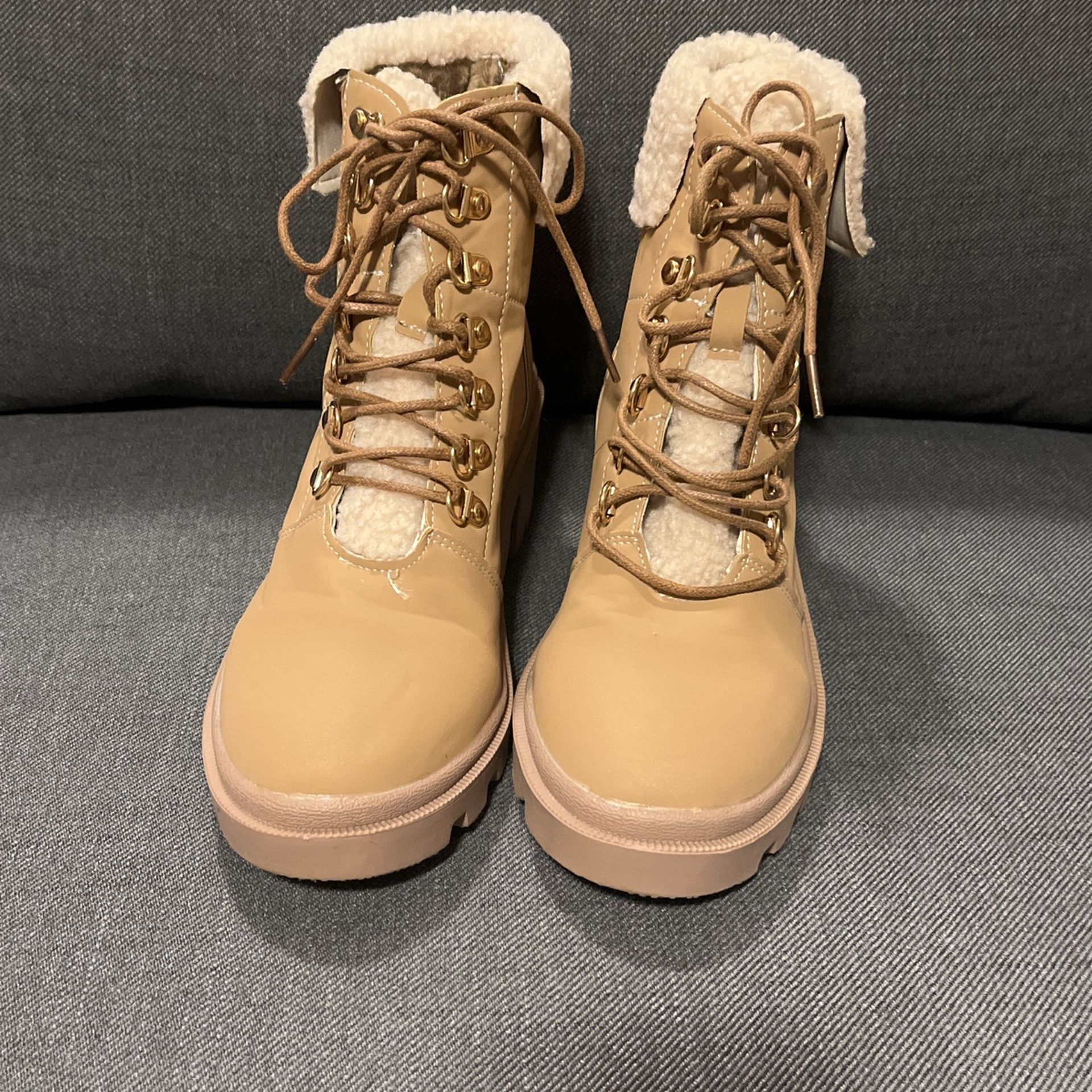 Woman’s Size 8 Winter Boots