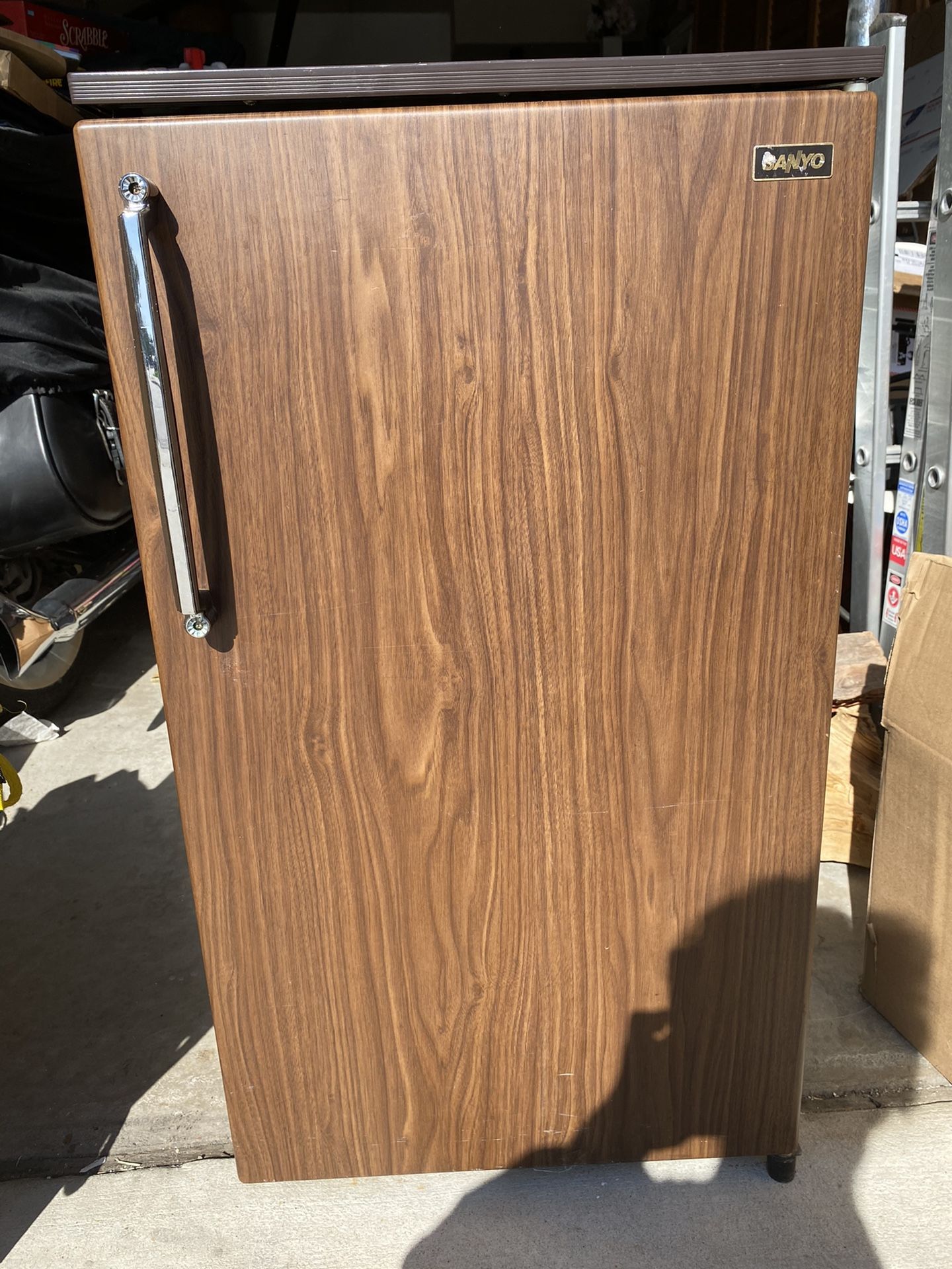 Sanyo Mini Fridge with freezer sr365x for Sale in Chula Vista, CA