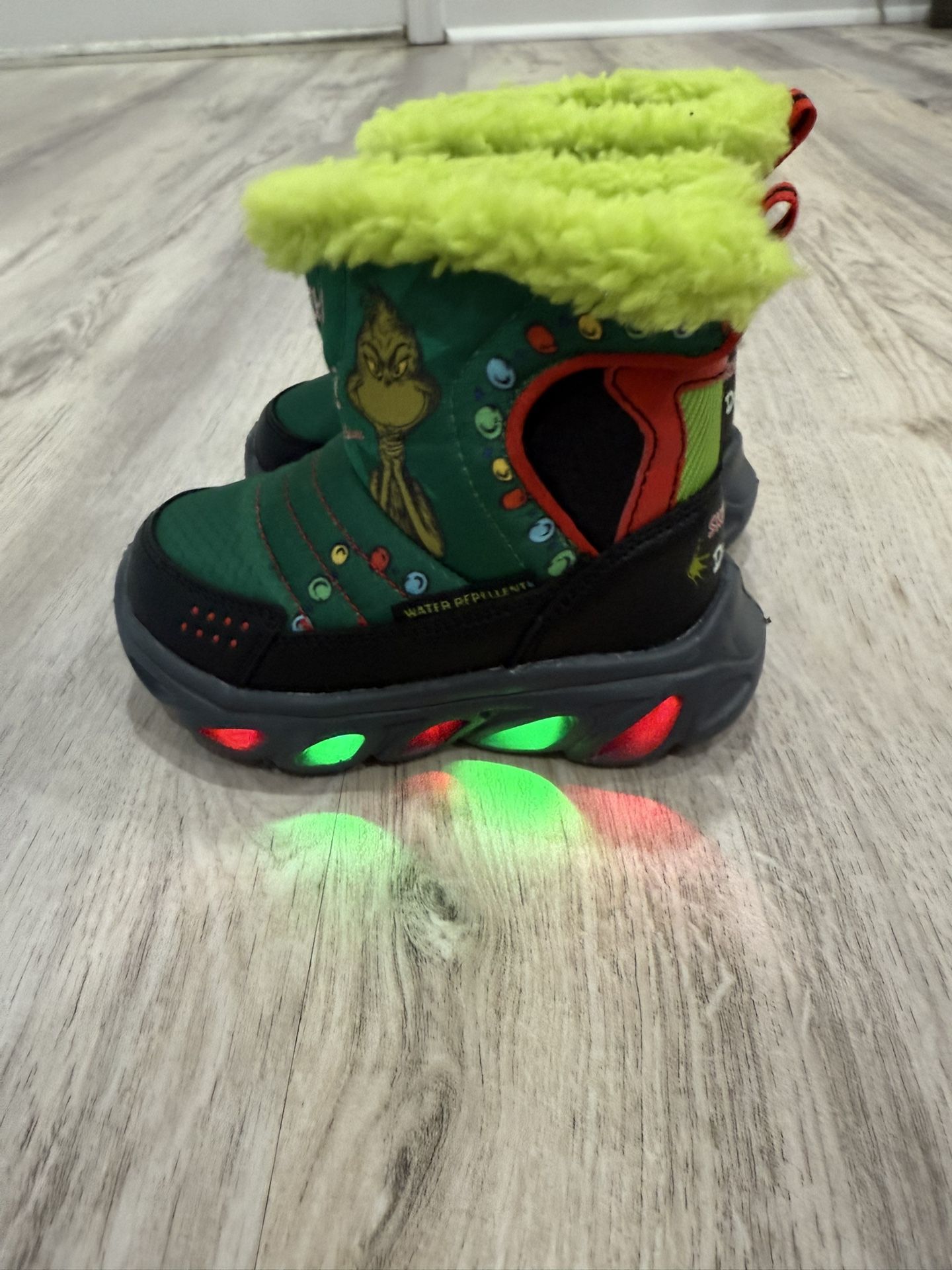 Grinch snow boots