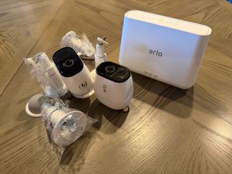 Arlo base station + 2 cameras