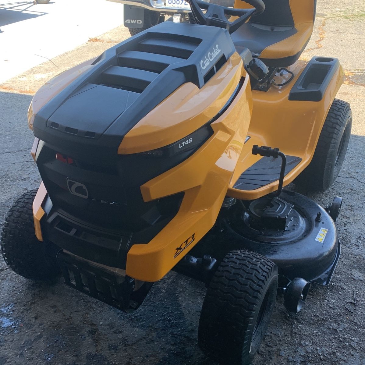 Mower Club Cadet 46 Inch Light New Only Eight Hours 23 Hp