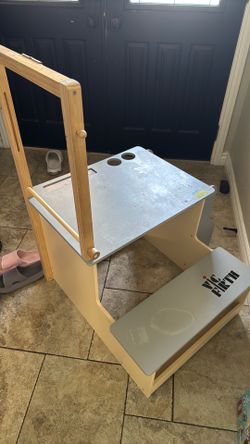 Free toddler table