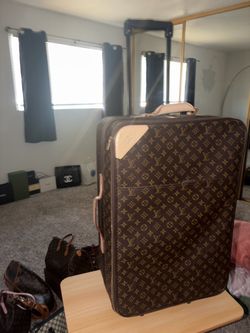 FOR SALE: Rolling Luggage Suitcase