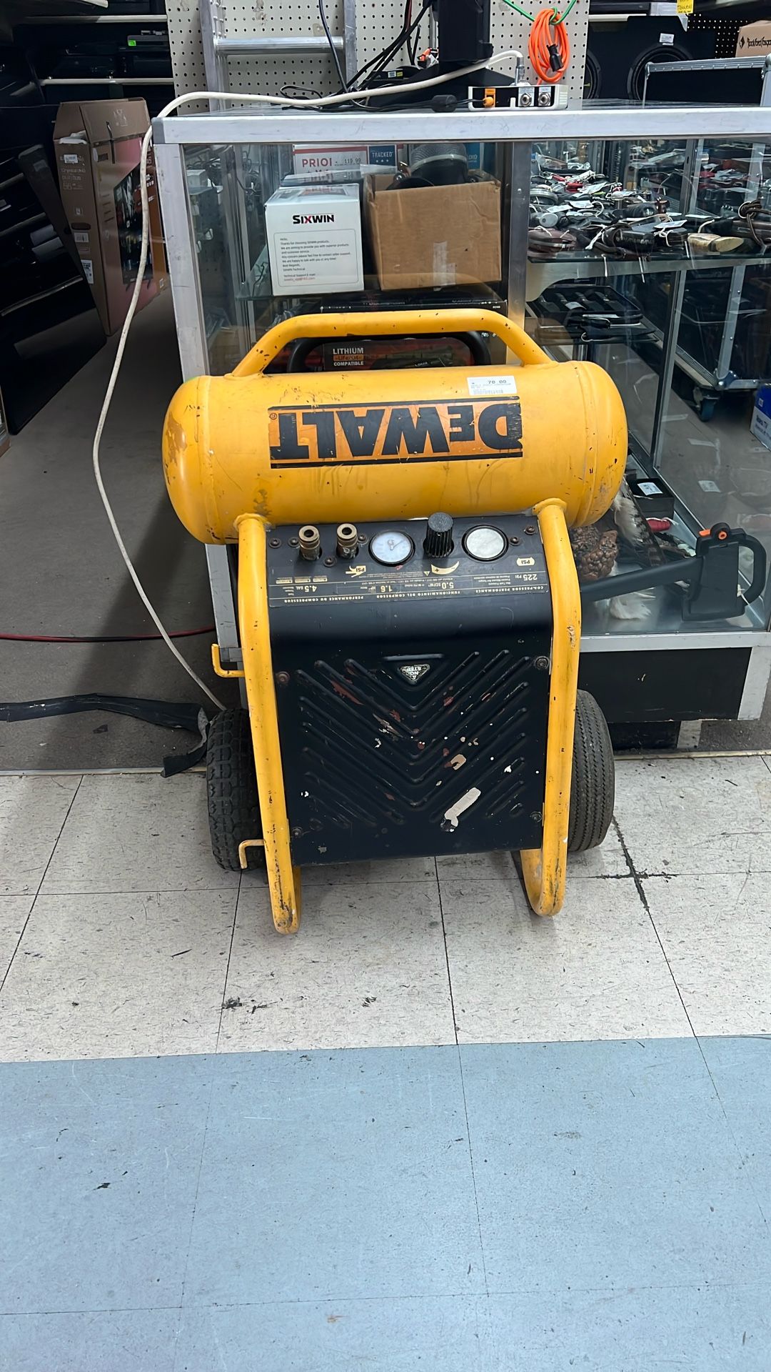 Dewalt D55146 4.5 Gallon Air Compressor 