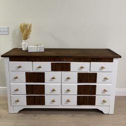 🚨🚨STUNNING WHITE DRESSER🚨🚨