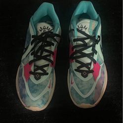 Kyrie 5 Low “community”