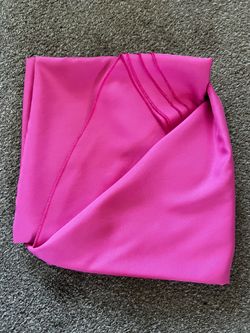 Tablecloths - 16 Round Fuchsia, 120”