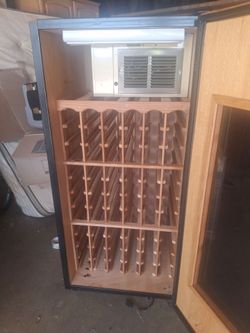 Wine refrigerator
