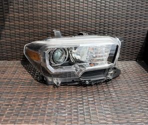 2016 2017 2018 2019 2020 2021 2022 2023 Toyota Tacoma Right Passenger Side Headlight OEM