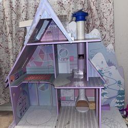 LOL Surprise WINTER DISCO CHALET Doll House