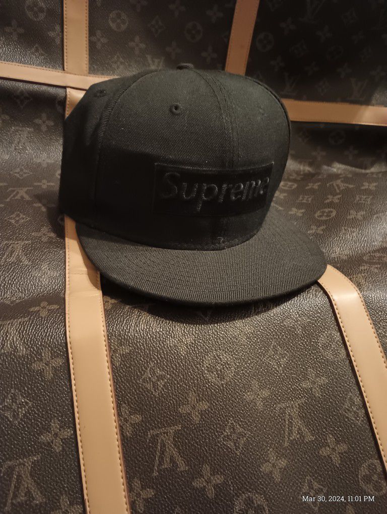 Fitted Supreme New Era Blacked Out Hat