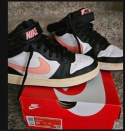 Nike Shoes Size  Toddler  5 1/2