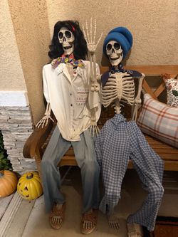 2 Skeletons