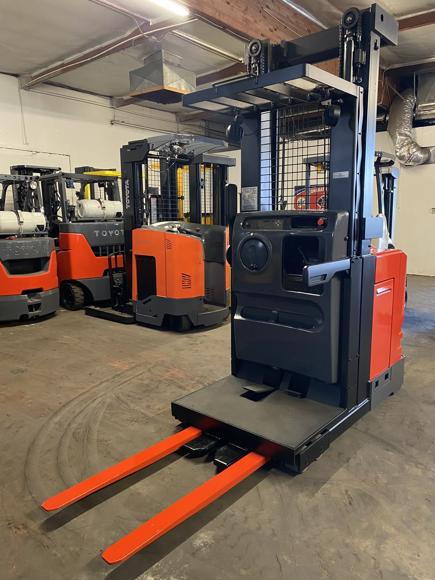 2018 Toyota Orderpicker Forklift 