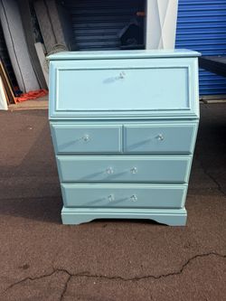 Dresser width 31in, length 40in, and depth 17in like new