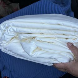 Brand New Crème Color 2 Top Sheets 