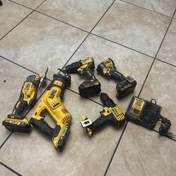 Set Dewalt 20v  5 PCs 4 batteries and charger