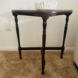 Good Condition Wooden End Table