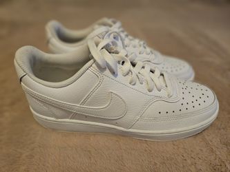 White Nike Tenis