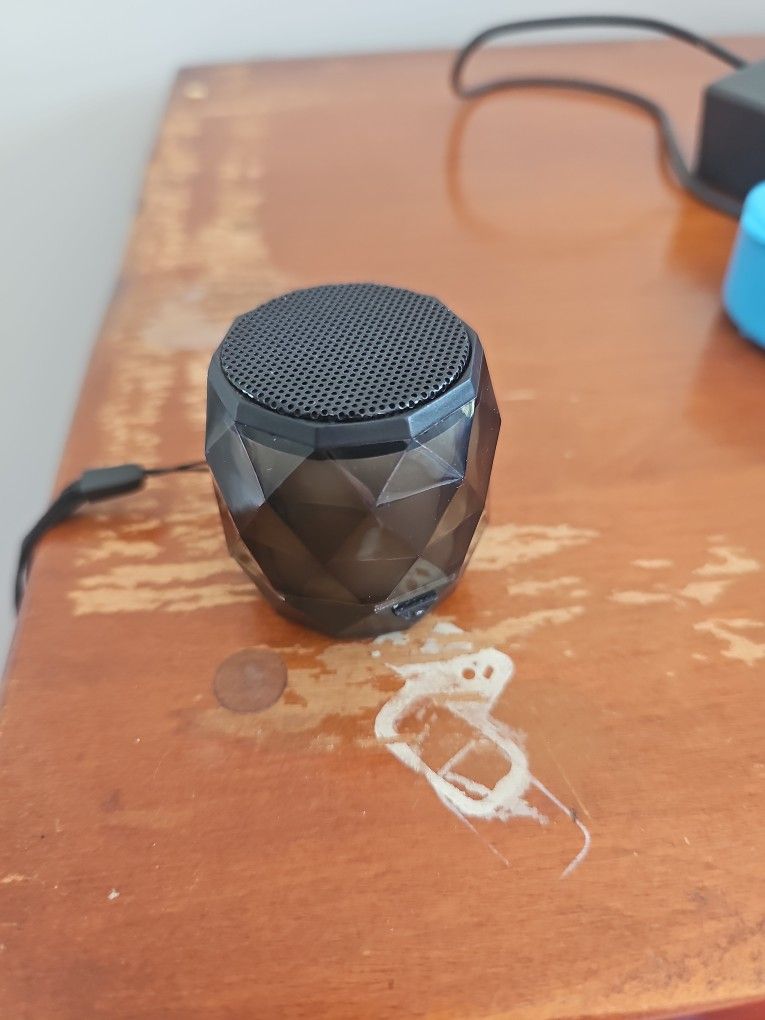 SOL REPUBLIC Punk Wireless Bluetooth Speaker