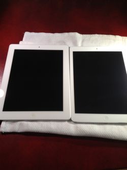 PAIR OF IPADS FOR PARTS BOTH LOCKED , CASE AND SCREEN GOOD CONDITION