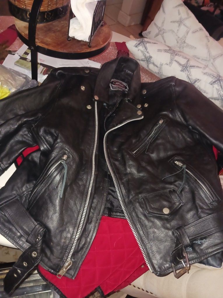 HEFTY DUTY BIKERS LIKE LEATHER JACKET SZ 44 ONLY 1ST 20$ GETS IT
