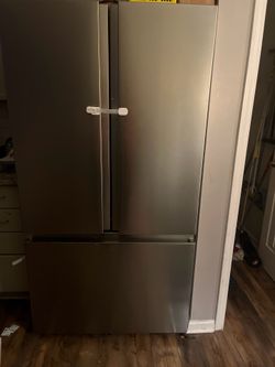 Fridge with bottom freezer
