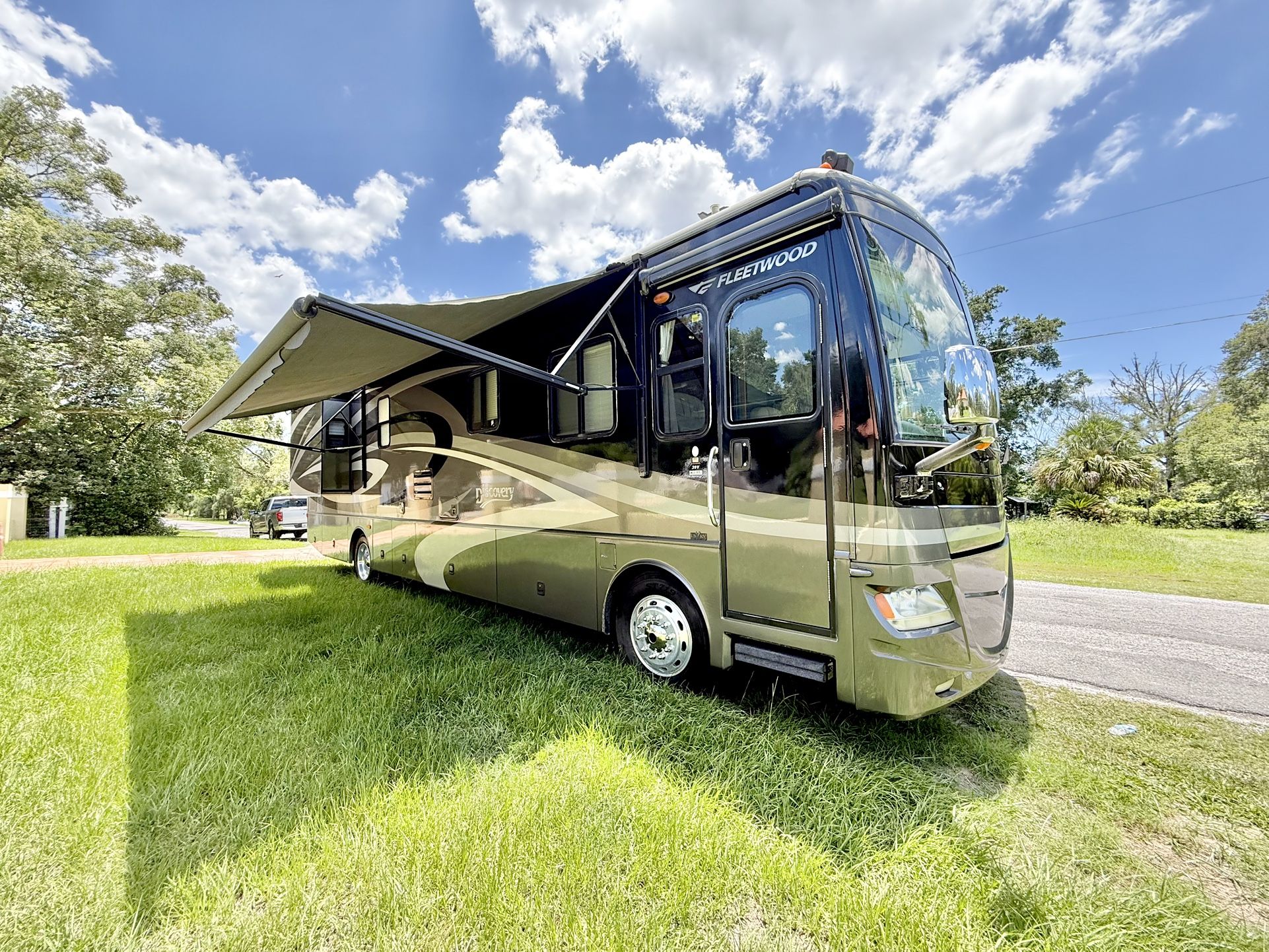07 Fleetwood Discovery 40FT Diesel Pusher Motorhome