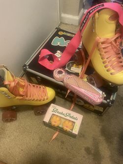 💛GORGEOUS Yellow Moxi Skates BUNDLE💛 Size 5