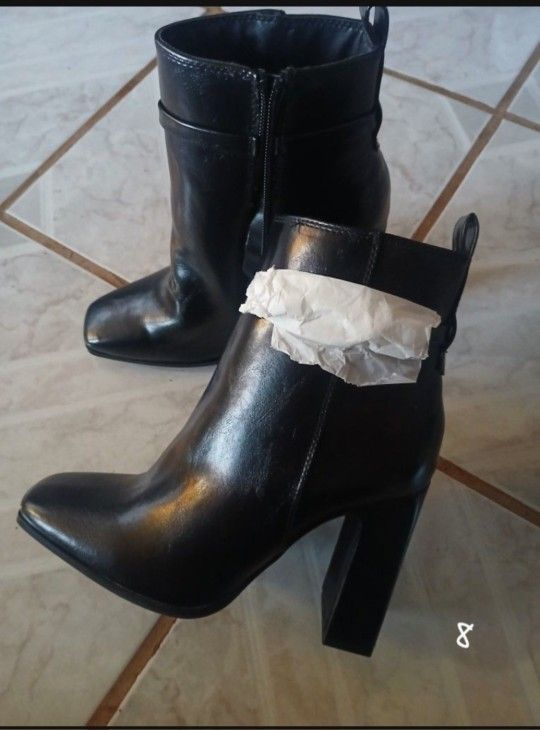 New Size 8 Boots Botas