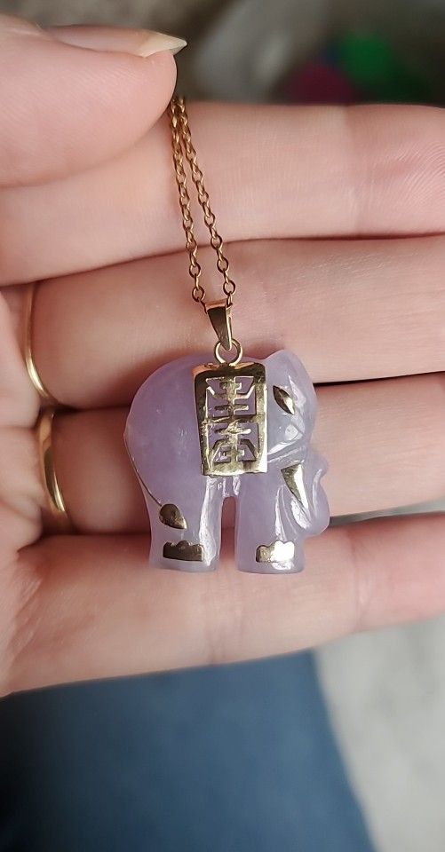 14k Gold Lavendar Jade Elephant Pendant With A Gold Filled Chain.