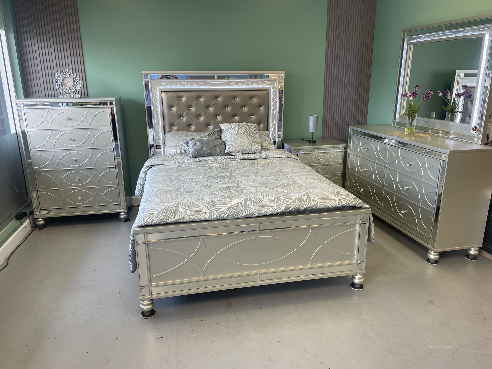 QUEEN BEDROOM SET * DEAL *