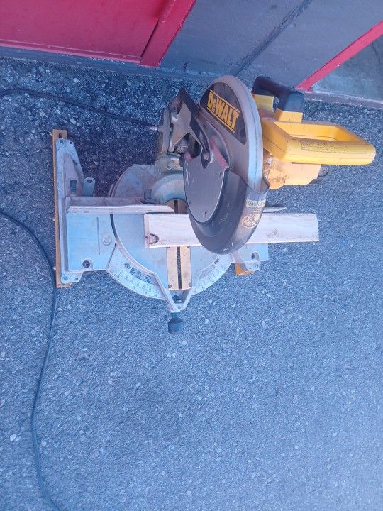 Dewalt Power Saw And Stand