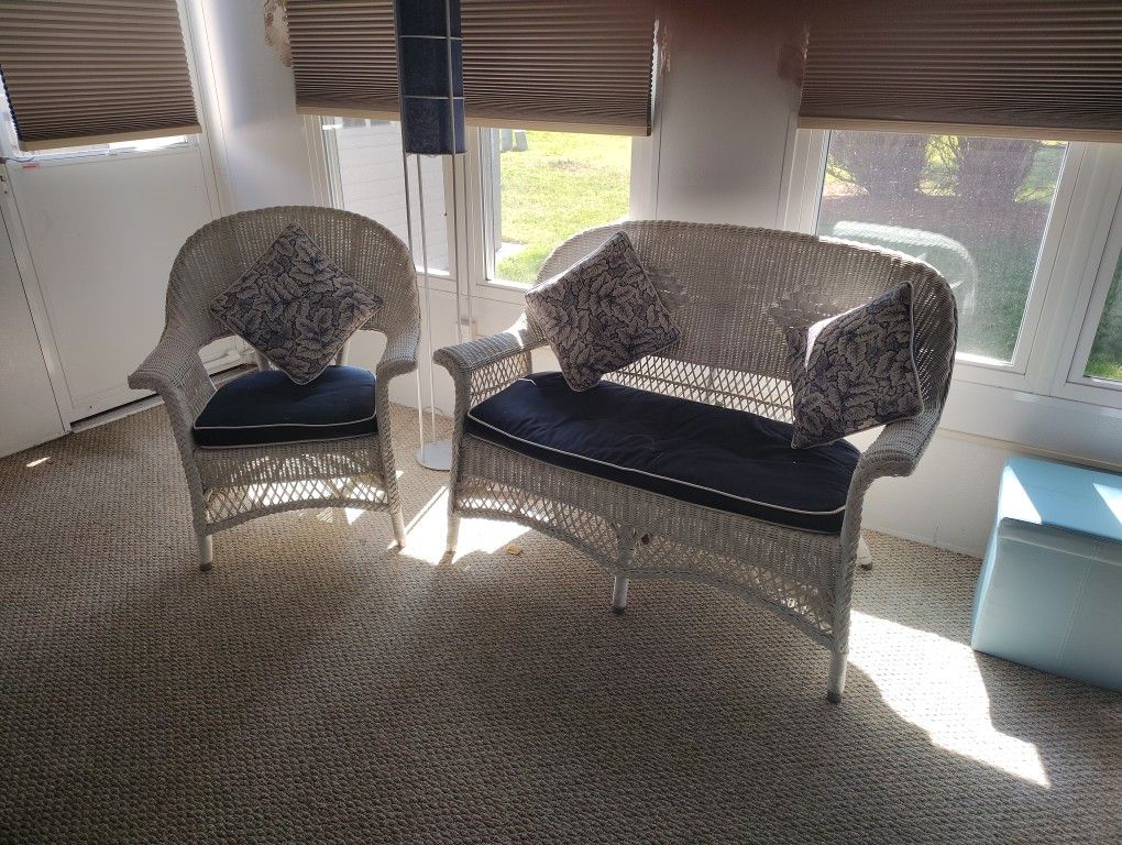 3 Pc Sunroom Set Wicker Excellent Condition