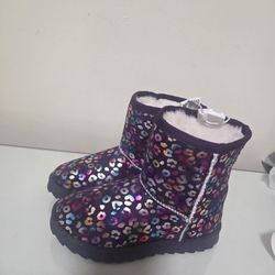 New! Cozy boots for girls, size 11-12/Botas acogedoras invernales para niñas, numero 11-12