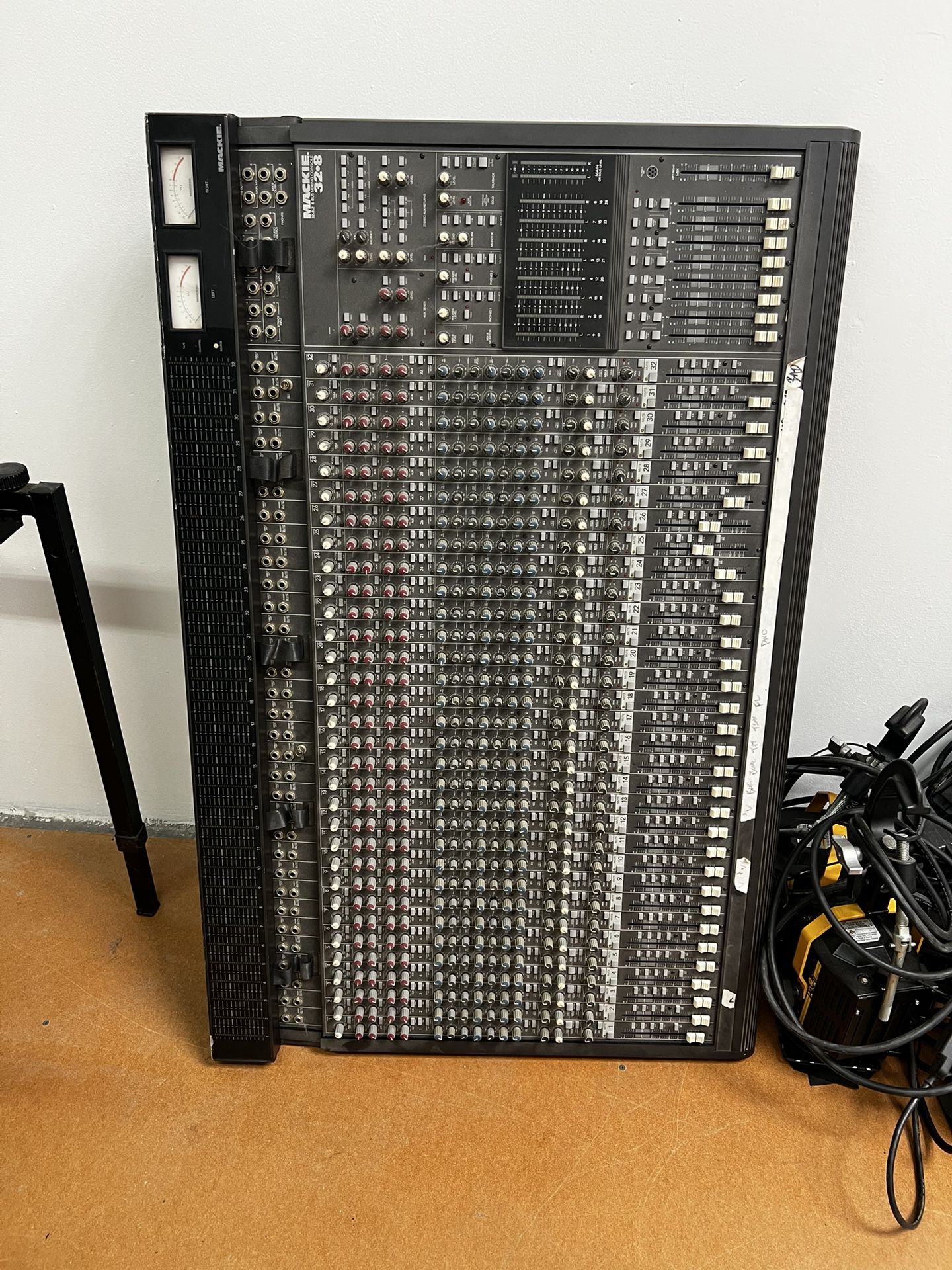 Mackie 32 8 Mixing Console