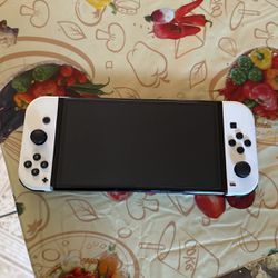 White Nintendo Switch OLED