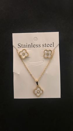 Clover Necklace & Earrings Set