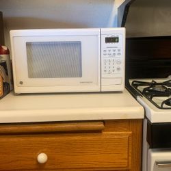 Small Microwave Oven